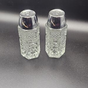 Vintage‎ Wexford Pressed Glass Salt & Pepper Shakers With Chrome Plastic Tops